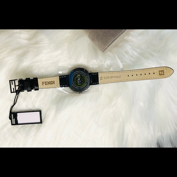 Authentic FENDI women’s Watch - Picture 3 of 7